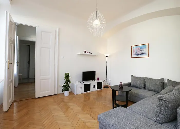 Greg Kampa Apartment *
